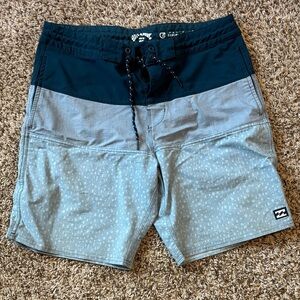 Billabong Men's Black and Light Gray Board Shorts